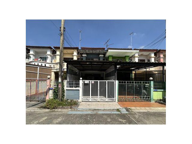 ทาวน์เฮ้าส์ 2 ชั้น 17 ตร.ว. สภาพดีพร้อมเข้าอยู่ หมู่บ้านเทพมงคล ปทุมธานี ใกล้เมืองทองธานี ซอยเทคโนแหลมทอง ถนนกรุงเทพ-ปทุ