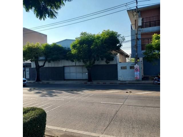 ให้เช่าโกดัง ขนาด 481 ตารางเมตร ถนนสุขุมวิท 103  ใกล้สวนหลวง ร.9