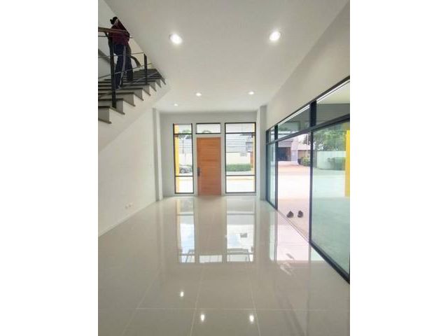 ให้เช่าโกดังและออฟฟิศ450 ตร.มสร้างใหม่ย่านบางใหญ่นนทบุรีซอยกัตนา