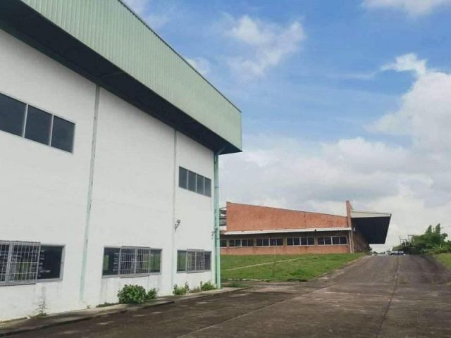 #ขายโรงงานใกล้ท่าเรือแหลมฉบัง ขนาดที่ดิน 30ไร่ มี 2โกดัง ขนาด 6500 ตรม และ 6700 ตรม //ความสูง 15เมตร