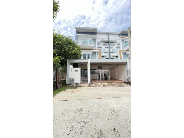 ทาวน์โฮม 3 ชั้นหลังริม Le Neatra ศรีนครินทร์ สมุทรปราการ