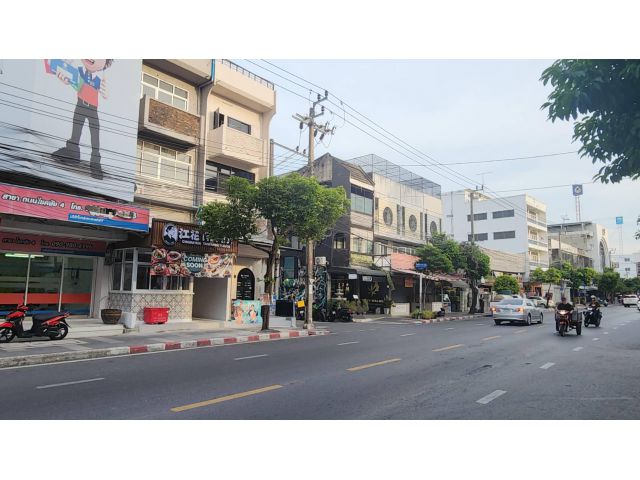 อาคารพานิชย์ 3 ชั้น ติดถนนโชคชัย ปากซอย 28 ลาดพร้าว พร้อมผู้เช่า