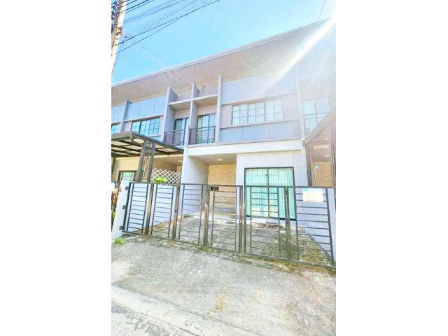 เฟอร์ฯ บิ๊กซี รัง ม.รังสิต 3.8 กม. ทาวน์โฮม 2 ชั้น 3นอน 22 ตร.วา