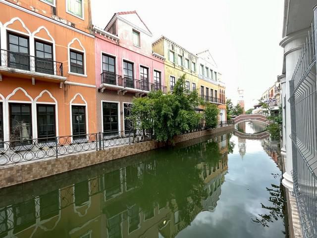 ขาย อาคารพาณิชย์ 3 ชั้น ที่เวนิชดีไอริส ตึกสีส้ม