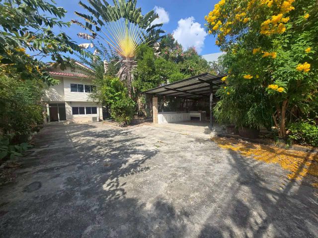 ให้เช่าบ้าน จอดรถได้ 5 คัน 140 ตารางวา