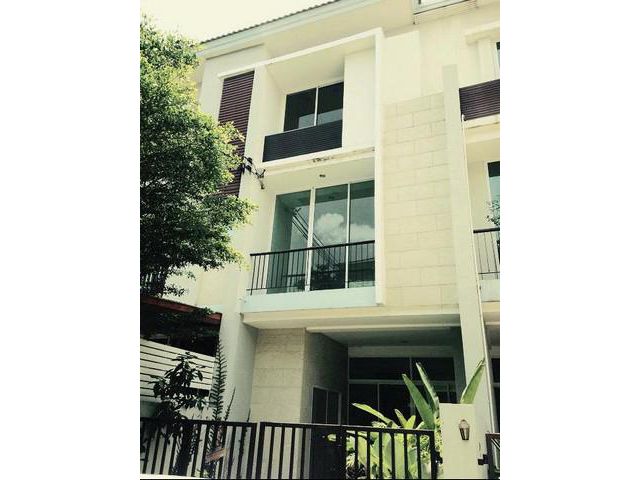 3 ชั้น 3 ห้องนอน 3 ห้องน้ำเฟอร์นิเจอรครบ นนทรี 20 ใกล้โลตัส พระรา