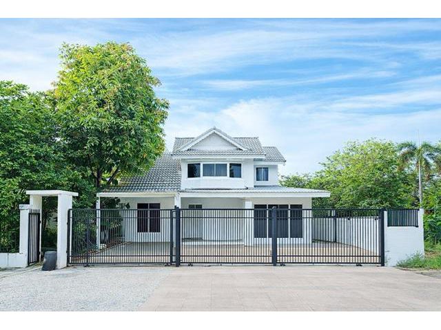 หัวมุม รามคำแหง 110-112 MRT สัมมากร 200 ม.ให้เช่าเดี่ยว 2 ชั้น