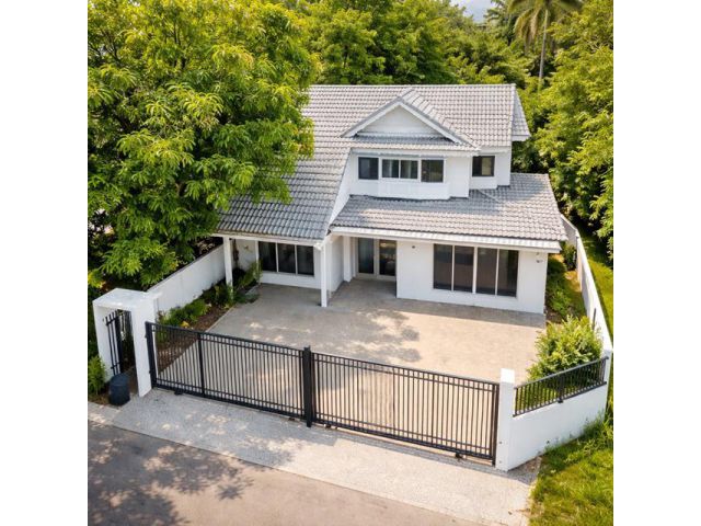 ให้เช่าเดี่ยว 2 ชั้นหัวมุม รามคำแหง 110-112 MRT สัมมากร 200 ม.