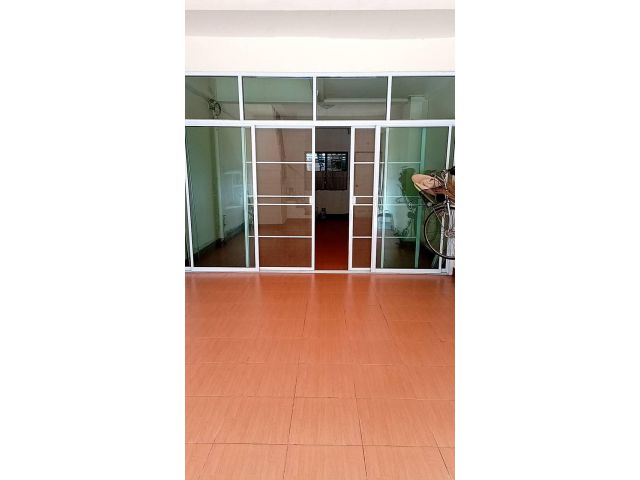 อาคารพาณิชย์ 2 ชั้นครึ่ง 1 คูหา ถูกมาก 1.5 ล้าน