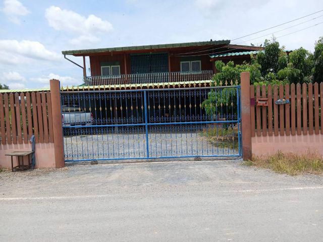 แบ่งขายที่พร้อมบ้านไม้ 2ชั้น สไตล์บ้านสวน เขตนครชัยศรี ติดถนน เนื้อที่ 1ไร่ ใกล้จุดขึ้นลงทางด่วน เหมาะอยู่อาศัยทำเกษตร