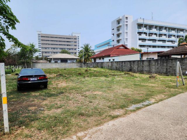 PK927ให้เช่าที่ดินข้างโรงพยาบาลปักธงชัยติดรั้วเข้าจากถนน 304 ประมาณ 200 เมตร 232 ตารางวา