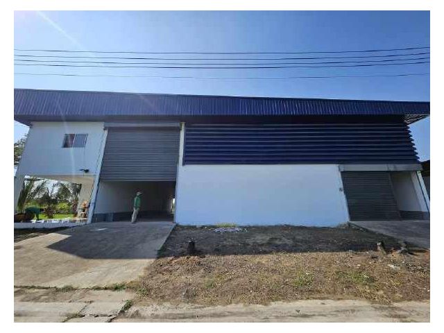 F273 ให้เช่าโรงงานโกดังพร้อมห้องพัก ย่านลาดหลุมแก้ว พื้นที่ใช้สอย 400 ตรม. บนที่ดิน 200 ตรว.