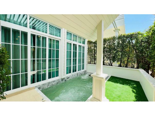 C1258 ให้เช่าคอนโด Grand Florida Beachfront Condo Resort 1 นอน ติดชายหาดมีสระส่วนตัวในห้อง