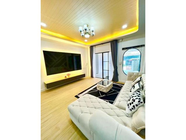 ขายบ้านย่านรามอินทรา ใกล้รถไฟฟ้าสถานีเศรษฐบุตรบำเพ็ญ