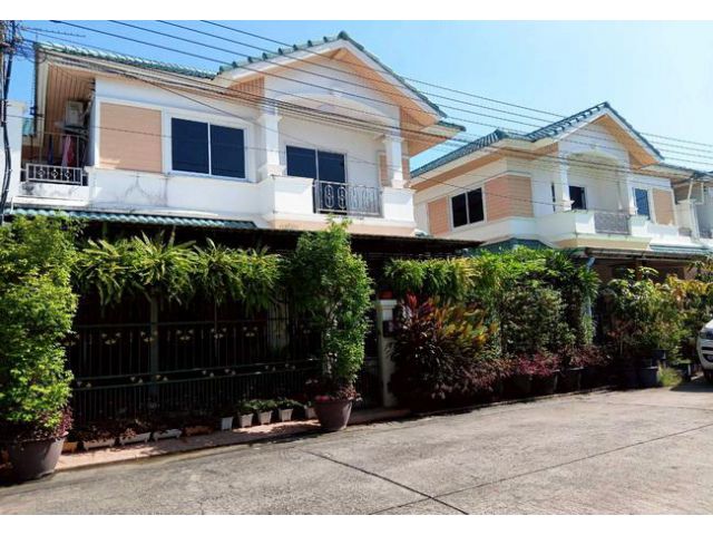 ขายบ้านแฝด หมู่บ้านหงส์ประยูร 3 ซอยเทศบาล 4 ถนนรัตนาธิเบศร์ อำเภอบางบัวทอง นนทบุรี