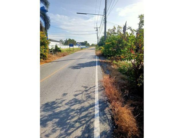 แบ่งขายด่วนที่ดิน ต.สัมปทวน ติดถนนลาดยาง ใกล้จุดขึ้นลงทางด่วน(M81) ใกล้ถนน 4เลนเนื้อที่ 15 ไร่ เหมาะทำธุรกิจประเภทต่างๆ