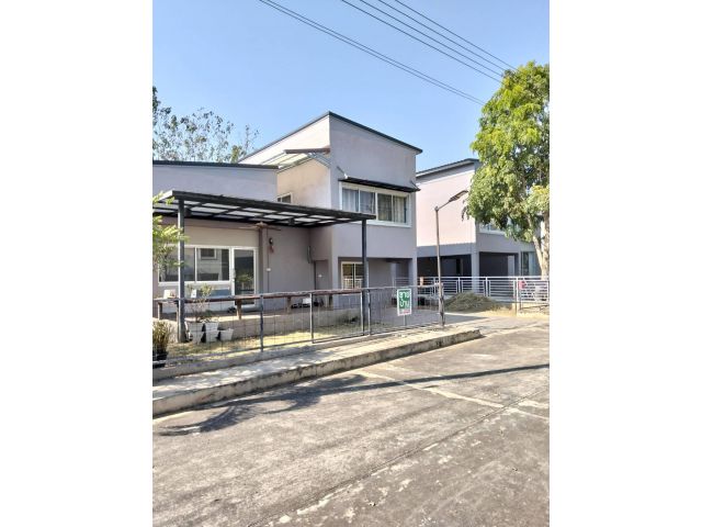 ขายบ้านเดี่ยว 52 วา ซ.เทศบาล 1(บันไดม้า) ห่าง Lotus , Big C ปากช่อง 1 กม. ห่างเซเว่นฯ 100 เมตร 2 นอน 2 น้ำ พร้อมเฟอร์นิเ