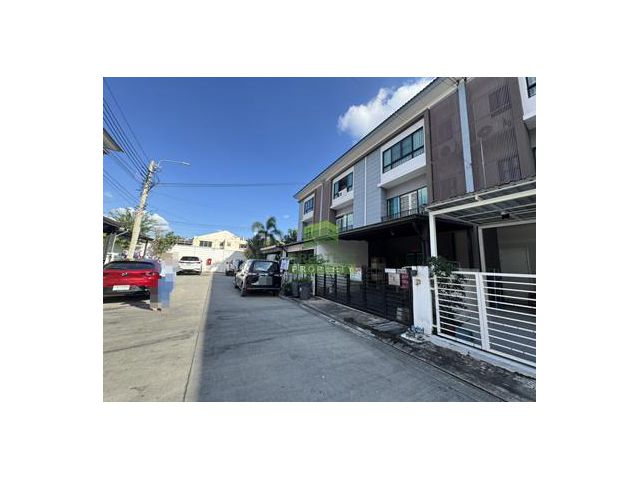 ขายด่วน ทาวน์โฮม เดอะ คอนเนค อัพ 3 ลาดพร้าว 126 The Connect UP 3 Ladprao 126 เนื้อที่ 19.90 ตร.ว แต่งสวย ใหม่ พร้อมอยู่