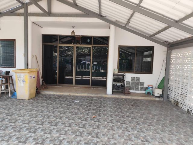 ขายบ้านเดี่ยวเก่า ชั้นเดียว 3 นอน 2 น้ำ ทำเลดี ใกล้สวนหลวง ร9