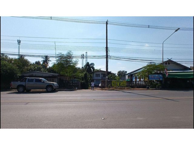 ขายที่ดินพร้อมบ้าน 2 ชั้นด้านหน้าติดถนน 4 เลน เทศา 2 ด้านหลังติดแม่น้ำปิง โฉนด 13126 เนื้อที่ 1 ไร่ 2 งาน 9 ตรว. ขาย 12.5 ล้าน