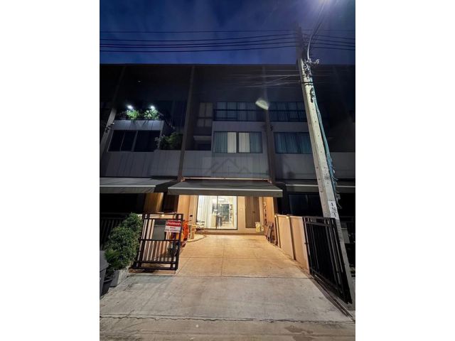 ให้เช่าทาวน์โฮม 3 ชั้น บ้านกลางเมือง พระราม 9–กรุงเทพกรีฑา