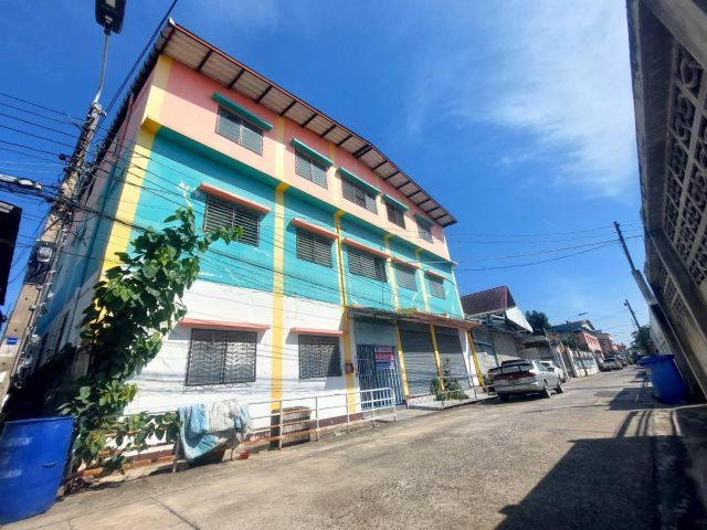 ขายอพาร์ทเม้นท์ใกล้รถไฟฟ้า 30 ห้องราคาถูกมากเพียง 5.89 ล้านบาทต่ำกว่าราคาประเมินแบงค์ ด่วน!!!