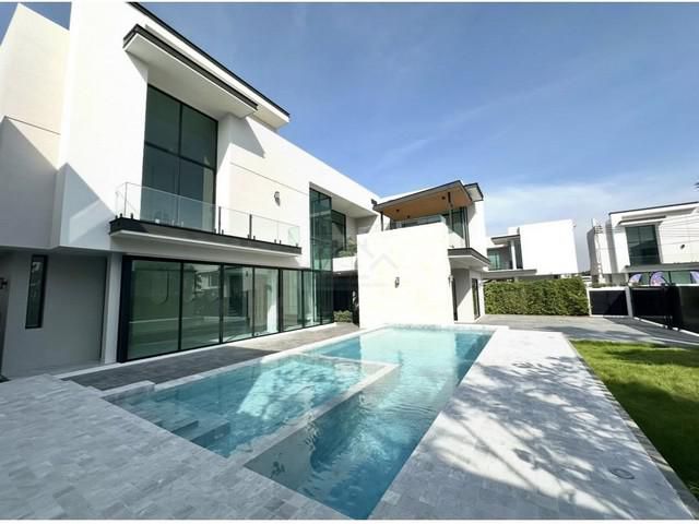 ขายบ้านเดี่ยว Pool Villa หลังมุม 182 ตรว. The Master เอกมัย รามอิ