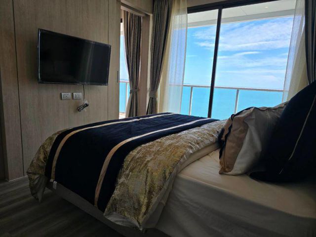 Aeras Beachfront Jomtien — Special Price