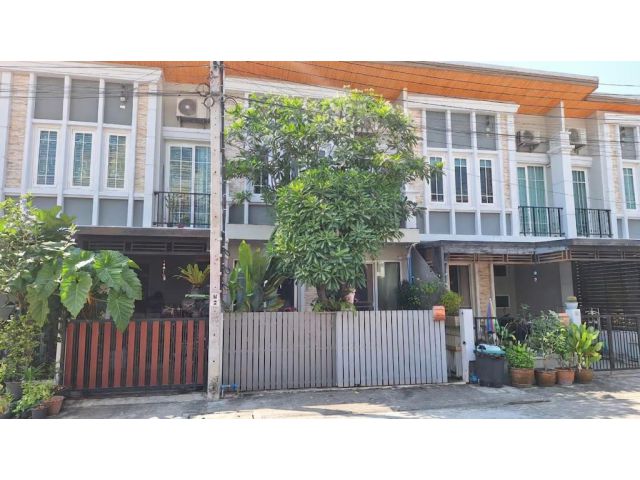 ขายทาวน์โฮม โกลเด้นทาวน์ วิภาวดี-แจ้งวัฒนะ พร้อมอยู่