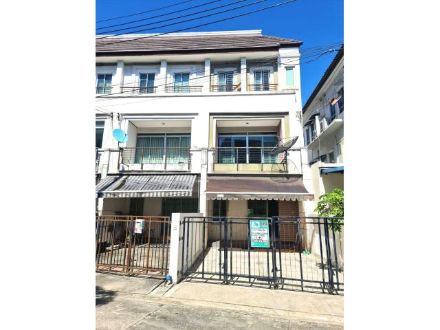 ทาวน์โฮม 3 ชั้น ขายบ้านกลางเมือง สวิสทาวน์ เกษตร–นวมินทร์ หลังมุม พื้นที่เยอะ