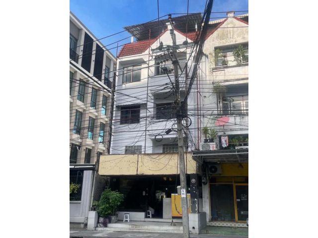ให้เช่าอาคาร 4 ชั้น ไม่รวมชั้นลอย 30 ตรว. ถนนศรีวรา ตรงข้าม Makro