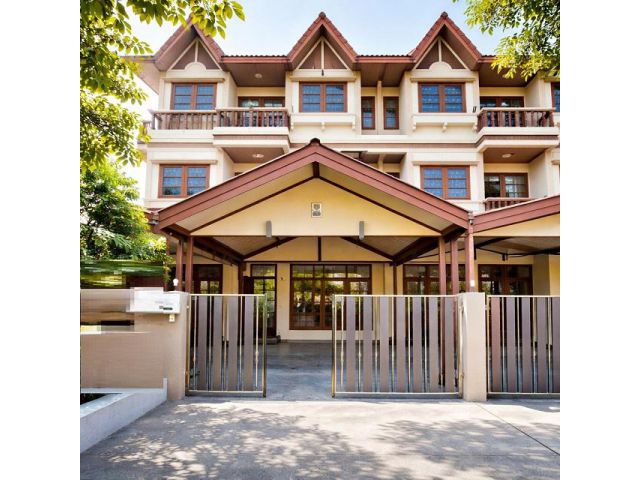 รักสัตว์ MRT ลาดพร้าว101 เดอะมอลล์ บางกะปิ 4นอน  ให้เช่าทาวน์โฮม