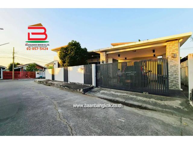 บ้านเดี่ยว หมู่บ้านประชาชื่น (ใกล้มหาวิทยาลัยธุรกิจบัณฑิตย์) เนื้อที่ 72 ตรว. ตำบลบางตลาด อำเภอปากเกร็ด จังหวัดนนทบุรี