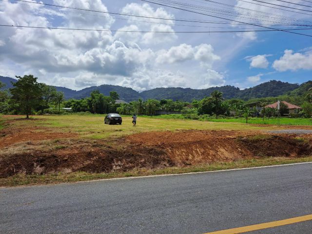 ขายที่ดินบ้านควน อำเภอถลาง  จังหวัดภูเก็ต  เนื้อที่ 1ไร่ 3 งาน 63.2 ตารางวา"มุมสงบ ในความโอ่อ่าของภูเก็ตที่ซ่อนตัวอยู่ "