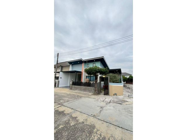 ขายทาวน์เฮ้าส์ 1 ชั้นครึ่ง หมู่บ้าน V-Alive ลำลูกกา คลอง 8 เนื้อที่ 38.9 ตารางวา 4 ห้องนอน อำเภอลำลูกกา ตำบลลำลูกกา