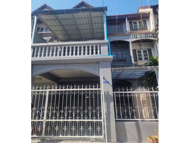 ขายทาวน์เฮ้าส์ 3 ชั้น ซอยชักพระ 10 ตลิ่งชัน บ้านสวย ทาสีปูกระเบื้องให้ใหม่ทั้งหลัง ใกล้เซ็นทรัล ปิ่นเกล้า
