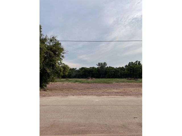 ขายที่ดิน หน้าติดถนน ท้ายติดคลอง