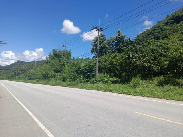 ที่ดินติดถนนริมโขงเชียงคาน37 ไร่ 3 งานถูกกว่าใคร ทำเลดีใกล้เชียงคานน่าอยู่มาก