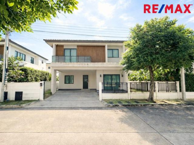 ขายบ้าน เซนโทร วงแหวน-จตุโชติ 4 นอน 5 น้ำ