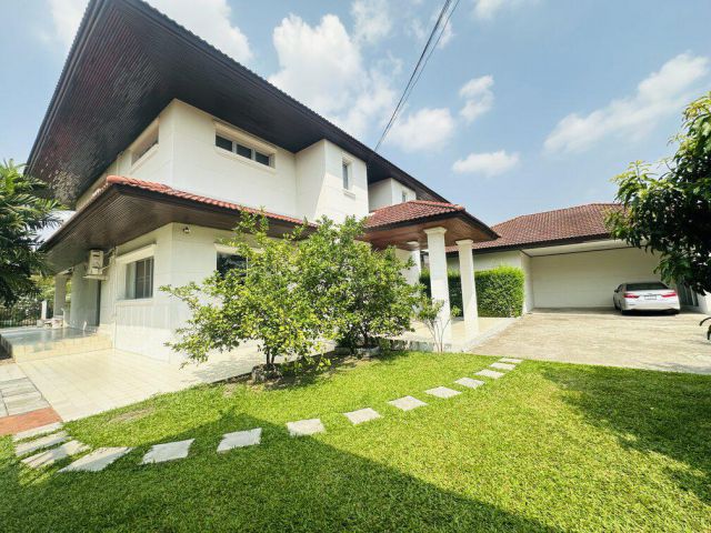 ขายบ้านเดี่ยวหลังใหญ่ ขนาด 324 ตร.วา  สภาพดี หลังบ้านติดคลอง ในโครงการเมืองเอก