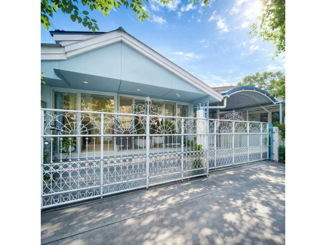 ให้เช่าบ้าน 2 ชั้น 48ตร.วเลียบด่วนเอกมัย 1.2 กม. รามอินทรา 38-42