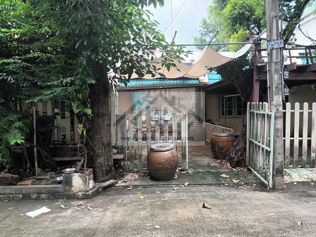 P1898 ขายที่ดิน พร้อมสิ่งปลูกสร้าง เสรีไทย81 ถนนเสรีไทย ซอยสวนสยา