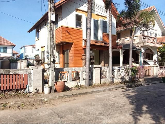 ขายบ้านรีโนเวทใหม่ พร้อมเข้าอยู่ เดอะวิลเลจ บางแสน