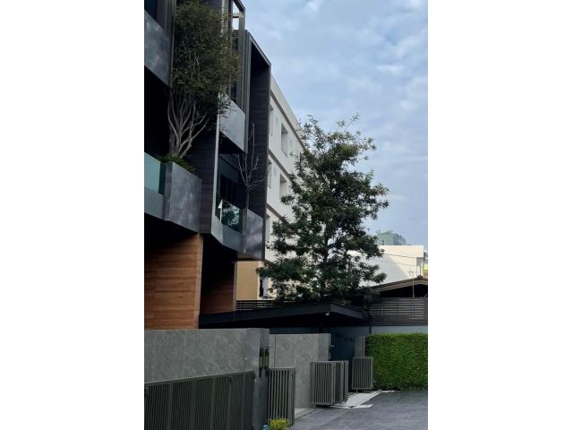 ให้เช่าทาวน์โฮมหรู 3.5 ชั้น The Eight ( จตุจักร-รัชดา ) สไตล์โมเดิร์น Privacy Residence