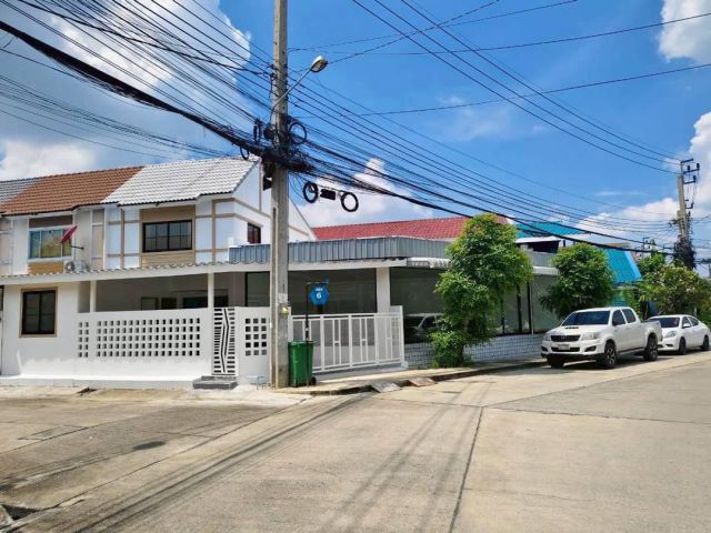 พฤกษา45 ถนนวัดลาดปลาดุก ค้าขายได้ ทาวน์เฮ้าส์ 2 ชั้น หลังมุม ถนนเมน ค้าขายได้