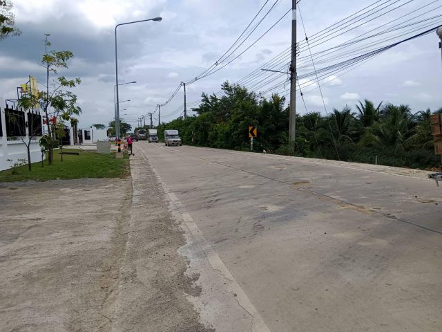 ขายด่วน!!!ที่ดินเขตบางแก้วฟ้า นครชัยศรี แปลงสวยทำเลดี ติดถนนลาดยาง เนื้อที่ 4 ไร่ เหมาะทำธุรกิจ, โกดังสินค้า