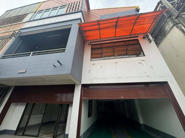 โรงงานขนาดเล็ก รวมพื้นที่ใช้สอยทั้งหมด 650 ตารางเมตร ใกล้บางบอน