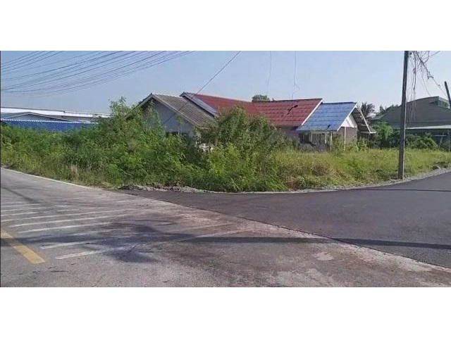 ขายที่พร้อมบ้าน ทำเลดี ติดถนนลาดยาง 2ด้าน ใกล้ ชุมชนใกล้ถนนเส้นหลักใกล้เซเว่นเนื้อที่ 360 ตรว.เหมาะอยู่อาศัยหรือทำธุรกิจ