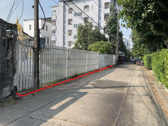 ขายที่ดินพร้อมสิ่งปลูกสร้าง ซ.รัชดาภิเษก 44 ใกล้ BTS สถานีรัชโยธิน ขนาด 150 ตารางวา เหมาะสำหรับสร้างที่อยู่อาศัย