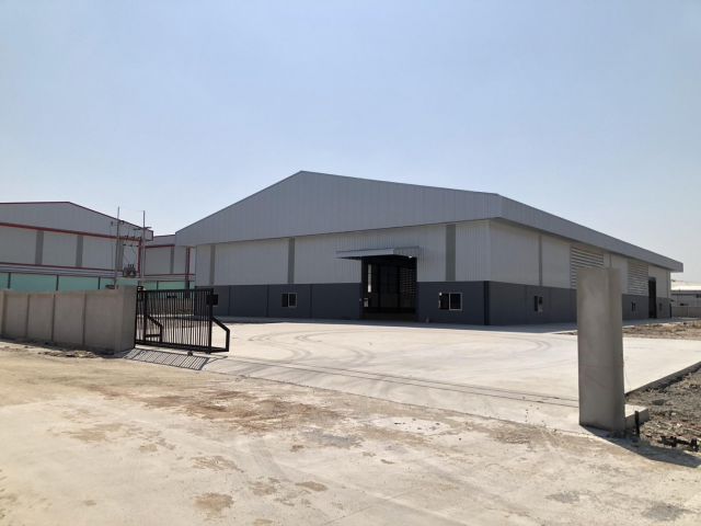 โรงงานสร้างใหม่ หนองบอนแดง บ้านบึง เนื้อที่ 3-2-30ไร่  เหมา 34ล้าน ค่าโอน 50/50 พื้นที่ใช้สอยโรงงาน 1900ตรม มีรั้วรอบ